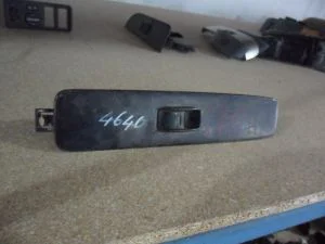 TOYOTA HILUX 2005 ÇIKMA SAĞ ÖN CAM DÜĞMESİ 2002 - 2003 - 2004 - 2005 - 2006 Arası Modellerle Uyumludur