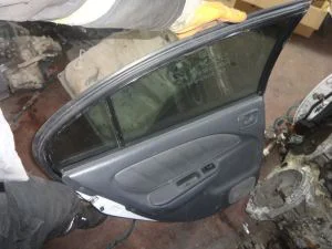 TOYOTA AVENSIS 2000 ÇIKMA SOL ARKA KAPI 1999 - 2000 - 2001 Arası Modellerle Uyumludur