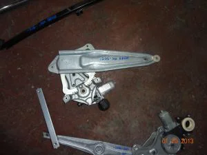 TOYOTA COROLLA 2014 ÇIKMA SOL ARKA CAM MOTORU 2013 - 2014 - 2015 - 2016 Arası Modellerle Uyumludur