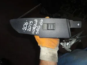 TOYOTA COROLLA 2014 ÇIKMA SAĞ ÖN CAM DÜĞMESİ PLASTİK ÇERÇEVESİ 2013 - 2014 - 2015 - 2016 Arası Modellerle Uyumludur