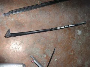 TOYOTA COROLLA 2012 ÇIKMA SAĞ ARKA KAPI İÇ DEMİRİ 2011 - 2012 - 2013 Arası Modellerle Uyumludur