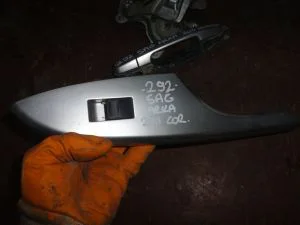 TOYOTA COROLLA 2012 ÇIKMA SAĞ ARKA CAM DÜĞMESİ PLASTİK ÇERÇEVESİ 2011 - 2012 - 2013 Arası Modellerle Uyumludur