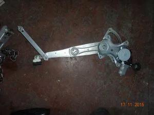 TOYOTA COROLLA 2012 ÇIKMA SAĞ ÖN CAM KİRKOSU 2011 - 2012 - 2013 Arası Modellerle Uyumludur