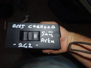 TOYOTA COROLLA 2017 ÇIKMA SAĞ ARKA CAM DÜĞMESİ PLASTİK ÇERÇEVESİ 2017 - 2018 Arası Modellerle Uyumludur