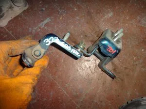 TOYOTA COROLLA 1995 ÇIKMA SAĞ ARKA KAPI ALT MENTEŞESİ 1993 - 1994 - 1995 - 1996 - 1997 - 1998 Arası Modellerle Uyumludur