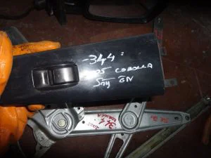 TOYOTA COROLLA 2006 ÇIKMA SAĞ ÖN CAM DÜĞMESİ 2005 - 2006 - 2007 Arası Modellerle Uyumludur