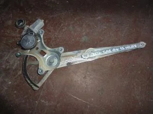 TOYOTA HILUX 2014 ÇIKMA SAĞ ÖN CAM KİRKOSU 2012 - 2013 - 2014 - 2015 Arası Modellerle Uyumludur