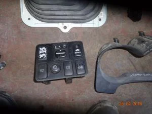 TOYOTA HILUX 2014 ÇIKMA AYNA AYAR DÜĞMESİ 2012 - 2013 - 2014 - 2015 Arası Modellerle Uyumludur
