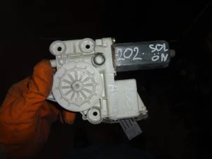 TOYOTA AVENSIS 2004 ÇIKMA SOL ÖN CAM MOTORU 2002 - 2003 - 2004 - 2005 - 2006 Arası Modellerle Uyumludur
