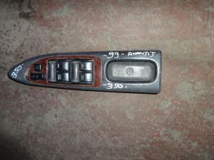 TOYOTA AVENSIS 1999 ÇIKMA SOL ÖN CAM DÜĞMESİ PLASTİK ÇERÇEVESİ 1999 - 2000 Arası Modellerle Uyumludur