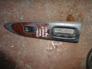 TOYOTA AVENSIS 1999 ÇIKMA SAĞ ÖN CAM DÜĞMESİ PLASTİK ÇERÇEVESİ 1999 - 2000 Arası Modellerle Uyumludur