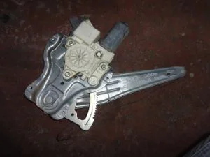TOYOTA AVENSIS 2007 ÇIKMA SOL ARKA CAM MOTORU 2007 - 2008 - 2009 Arası Modellerle Uyumludur