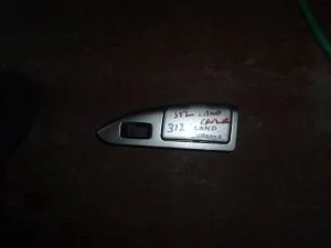 TOYOTA LAND CRUISER 2004 ÇIKMA SAĞ ARKA CAM DÜĞMESİ PLASTİK ÇERÇEVESİ 2003 - 2004 - 2005 Arası Modellerle Uyumludur