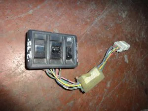TOYOTA HIACE 2008 ÇIKMA SOL ÖN CAM DÜĞMESİ 2007 - 2008 - 2009 - 2010 Arası Modellerle Uyumludur