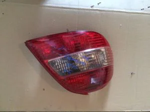 TOYOTA AVENSIS HB 1999 ÇIKMA SOL STOP LAMBASI 1999 - 2000 Arası Modellerle Uyumludur
