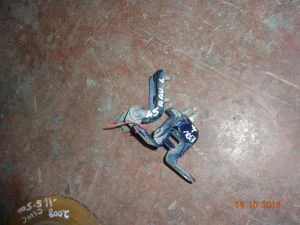 TOYOTA RAV4 2002 ÇIKMA SAĞ ARKA KAPI ALT MENTEŞESİ 2001 - 2002 - 2003 Arası Modellerle Uyumludur