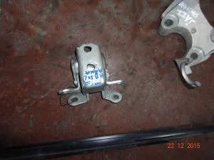 TOYOTA COROLLA HB 2006 ÇIKMA SOL ARKA KAPI ALT MENTEŞESİ 2005 - 2006 - 2007 Arası Modellerle Uyumludur