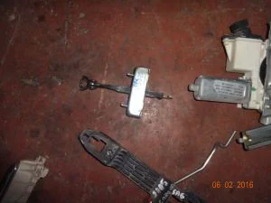 TOYOTA COROLLA HB 2006 ÇIKMA ÖN KAPI GERGİ DEMİRİ 2005 - 2006 - 2007 Arası Modellerle Uyumludur