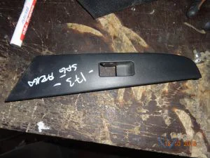 MAZDA 3 2004 ÇIKMA SAĞ ARKA CAM DÜĞMESİ PLASTİK ÇERÇEVESİ 2003 - 2004 - 2005 - 2006 - 2007 Arası Modellerle Uyumludur
