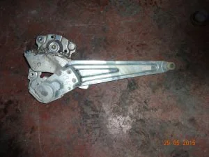 TOYOTA COROLLA 1999 ÇIKMA SAĞ ARKA MANUEL CAM KİRKOSU 1999 - 2000 Arası Modellerle Uyumludur