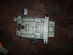 TOYOTA RAV4 2002 ÇIKMA GÖĞÜS SİGORTA KUTUSU 2001 - 2002 - 2003 Arası Modellerle Uyumludur