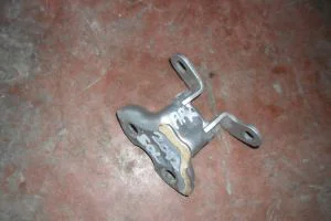 TOYOTA COROLLA 2012 ÇIKMA SOL ARKA KAPI ALT MENTEŞESİ 2011 - 2012 - 2013 Arası Modellerle Uyumludur