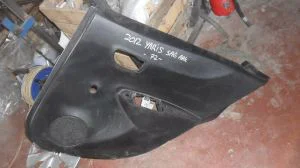 TOYOTA YARIS 2013 ÇIKMA SAĞ ARKA KAPI DÖŞEMESİ MANUEL TİP 2012 - 2013 Arası Modellerle Uyumludur
