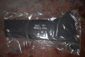 TOYOTA AURIS 2011 ÇIKMA SAĞ ALT ORTA DİREK PLASTİĞİ 2011 - 2012 Arası Modellerle Uyumludur