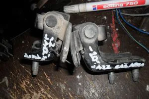HONDA JAZZ 2003 ÇIKMA SAĞ ARKA KAPI ÜST MENTEŞESİ 2002 - 2003 - 2004 - 2005 Arası Modellerle Uyumludur