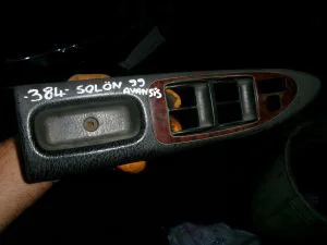 TOYOTA AVENSIS 1999 ÇIKMA SOL ÖN CAM DÜĞMESİ PLASTİK ÇERÇEVESİ 1999 - 2000 Arası Modellerle Uyumludur
