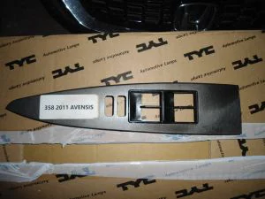 TOYOTA AVENSIS 2011 ÇIKMA SOL ÖN CAM DÜĞMESİ PLASTİK ÇERÇEVESİ 2009 - 2010 - 2011 - 2012 Arası Modellerle Uyumludur