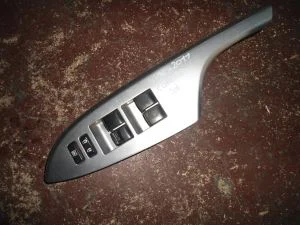TOYOTA COROLLA 2012 ÇIKMA SOL ÖN CAM DÜĞMESİ PLASTİK ÇERÇEVESİ 2011 - 2012 - 2013 Arası Modellerle Uyumludur
