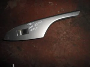 TOYOTA COROLLA 2012 ÇIKMA SOL ARKA CAM DÜĞMESİ PLASTİK ÇERÇEVESİ 2011 - 2012 - 2013 Arası Modellerle Uyumludur
