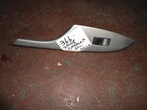 TOYOTA COROLLA 2008 ÇIKMA SOL ARKA CAM DÜĞMESİ PLASTİK ÇERÇEVESİ 2007 - 2008 - 2009 - 2010 Arası Modellerle Uyumludur
