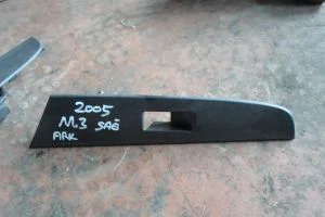 MAZDA 3 2005 ÇIKMA SAĞ ARKA CAM DÜĞMESİ PLASTİK ÇERÇEVESİ 2003 - 2004 - 2005 - 2006 - 2007 - 2008 - 2009 Arası Modellerle Uyumludur