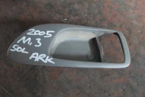 MAZDA 3 2005 ÇIKMA SOL ARKA İÇ AÇMA KOLU PLASTİK ÇERÇEVESİ 2003 - 2004 - 2005 - 2006 - 2007 - 2008 - 2009 Arası Modellerle Uyumludur