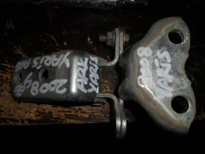TOYOTA YARIS 2008 ÇIKMA SAĞ ARKA KAPI ÜST MENTEŞESİ 2006 - 2007 - 2008 - 2009 - 2010 - 2011 Arası Modellerle Uyumludur