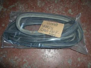 TOYOTA YARIS 2008 ÇIKMA SAĞ ARKA KAPI FİTİLİ 2006 - 2007 - 2008 - 2009 - 2010 - 2011 Arası Modellerle Uyumludur