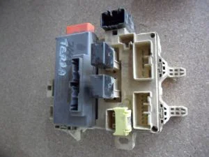 TOYOTA COROLLA 1999 ÇIKMA GÖĞÜS SİGORTA KUTUSU 1999 - 2000 Arası Modellerle Uyumludur