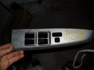 TOYOTA HILUX 2007 ÇIKMA SOL ÖN CAM DÜĞMESİ PLASTİK ÇERÇEVESİ 2006 - 2007 - 2008 - 2009 - 2010 - 2011 Arası Modellerle Uyumludur