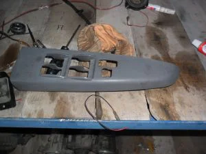 TOYOTA HILUX 2007 ÇIKMA SOL ÖN CAM DÜĞMESİ PLASTİK ÇERÇEVESİ 2006 - 2007 - 2008 - 2009 - 2010 - 2011 Arası Modellerle Uyumludur