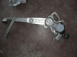 TOYOTA COROLLA 2008 ÇIKMA SAĞ ÖN CAM KİRKOSU 2007 - 2008 - 2009 - 2010 Arası Modellerle Uyumludur
