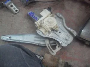 TOYOTA COROLLA HB 2004 ÇIKMA SAĞ ARKA CAM MOTORU 2002 - 2003 - 2004 - 2005 - 2006 - 2007 Arası Modellerle Uyumludur