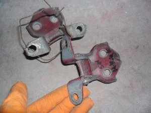 TOYOTA HILUX 1996 ÇIKMA SOL ÖN ÜST KAPI MENTEŞESİ 1989 - 1990 - 1991 - 1992 - 1993 - 1994 - 1995 - 1996 - 1997 - 1998 - 1999 - 2000 - 2001 Arası Modellerle Uyumludur