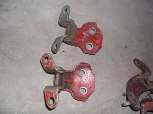 TOYOTA HILUX 1996 ÇIKMA SAĞ ÖN ÜST KAPI MENTEŞESİ 1989 - 1990 - 1991 - 1992 - 1993 - 1994 - 1995 - 1996 - 1997 - 1998 - 1999 - 2000 - 2001 Arası Modellerle Uyumludur