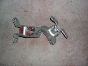 TOYOTA YARIS 2008 ÇIKMA SAĞ ARKA KAPI ÜST MENTEŞESİ 2006 - 2007 - 2008 - 2009 - 2010 - 2011 Arası Modellerle Uyumludur