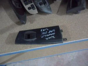 TOYOTA COROLLA 2004 ÇIKMA SAĞ ÖN CAM DÜĞMESİ 2002 - 2003 - 2004 - 2005 - 2006 - 2007 Arası Modellerle Uyumludur