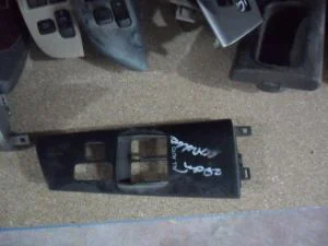 TOYOTA COROLLA 2004 ÇIKMA SOL ÖN CAM DÜĞMESİ PLASTİK ÇERÇEVESİ 2002 - 2003 - 2004 - 2005 - 2006 - 2007 Arası Modellerle Uyumludur