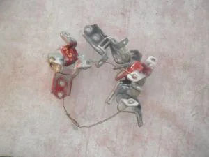 MAZDA 3 2005 ÇIKMA SOL ÖN KAPI MENTEŞESİ 2003 - 2004 - 2005 - 2006 - 2007 - 2008 - 2009 Arası Modellerle Uyumludur