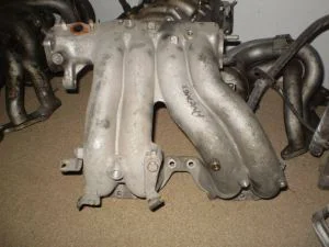 TOYOTA AVENSIS 1999 ÇIKMA EMME MANİFOLDU 1999 - 2000 Arası Modellerle Uyumludur